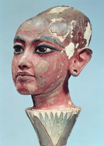 Tutanhamon gyermekkirály (Kr. e. 1370-52) lótuszvirágból kiemelkedett feje, a sír bejáratánál találták, Újbirodalom (stukkós és festett fa) (lásd még: 228554)