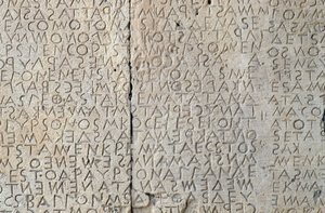 Gortyn törvénykönyve, Dór feliratok kőlapokon, Gortyn, Kréta, Görögország, Görög civilizáció, Kr.e. V. század, Részlet (fotó)
