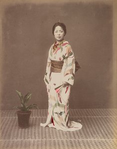 [Nő cserepes növénnyel] alkotó: Kusakabe Kimbei