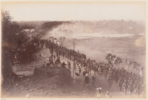 Az indiai hadsereg gyalogsága menet közben, Delhi gyakorlati tábor alkotó: Unknown photographer